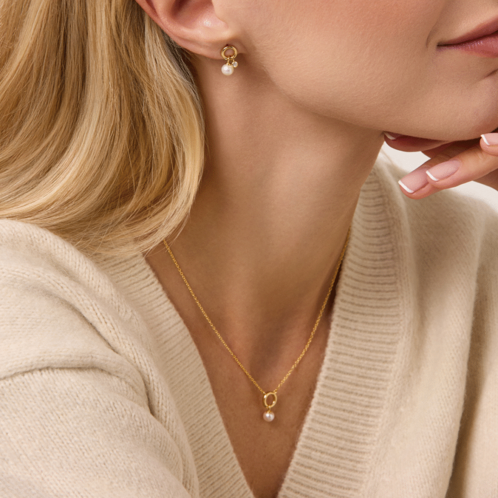 Kolczyki pozłacane wiszące z perłą i cyrkonią Veloria