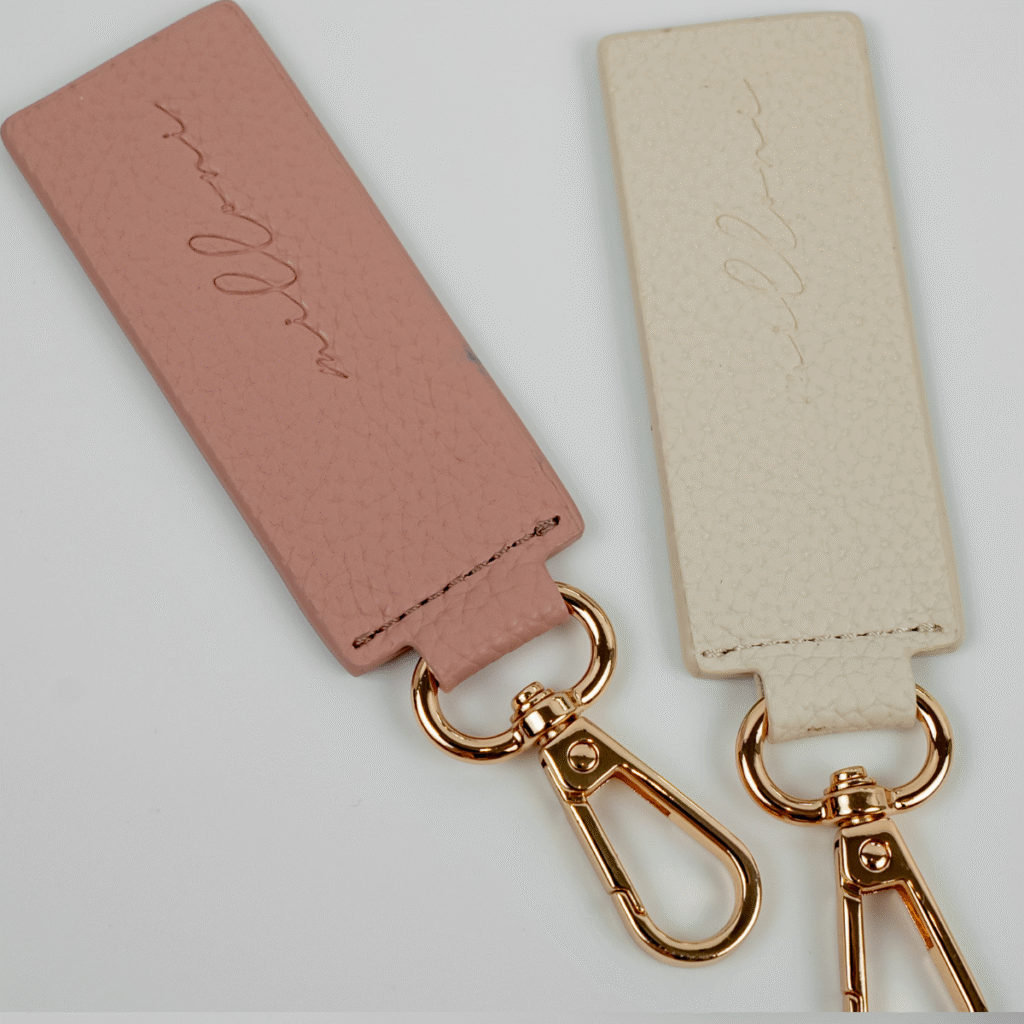 Brelok do kluczy w kolorze kremowym z logo Milloni