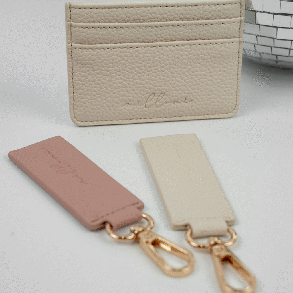 Brelok do kluczy w kolorze kremowym z logo Milloni