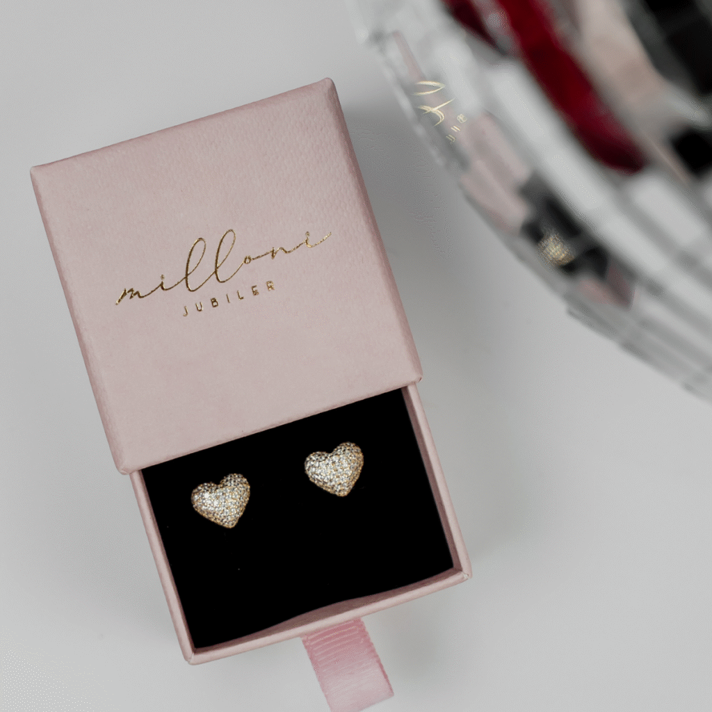 Kolczyki pozłacane na zatyczkę w kształcie serca z cyrkoniami Clara