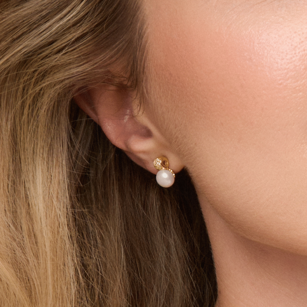 Kolczyki pozłacane na zatyczkę z perłą i cyrkoniami Aurelia