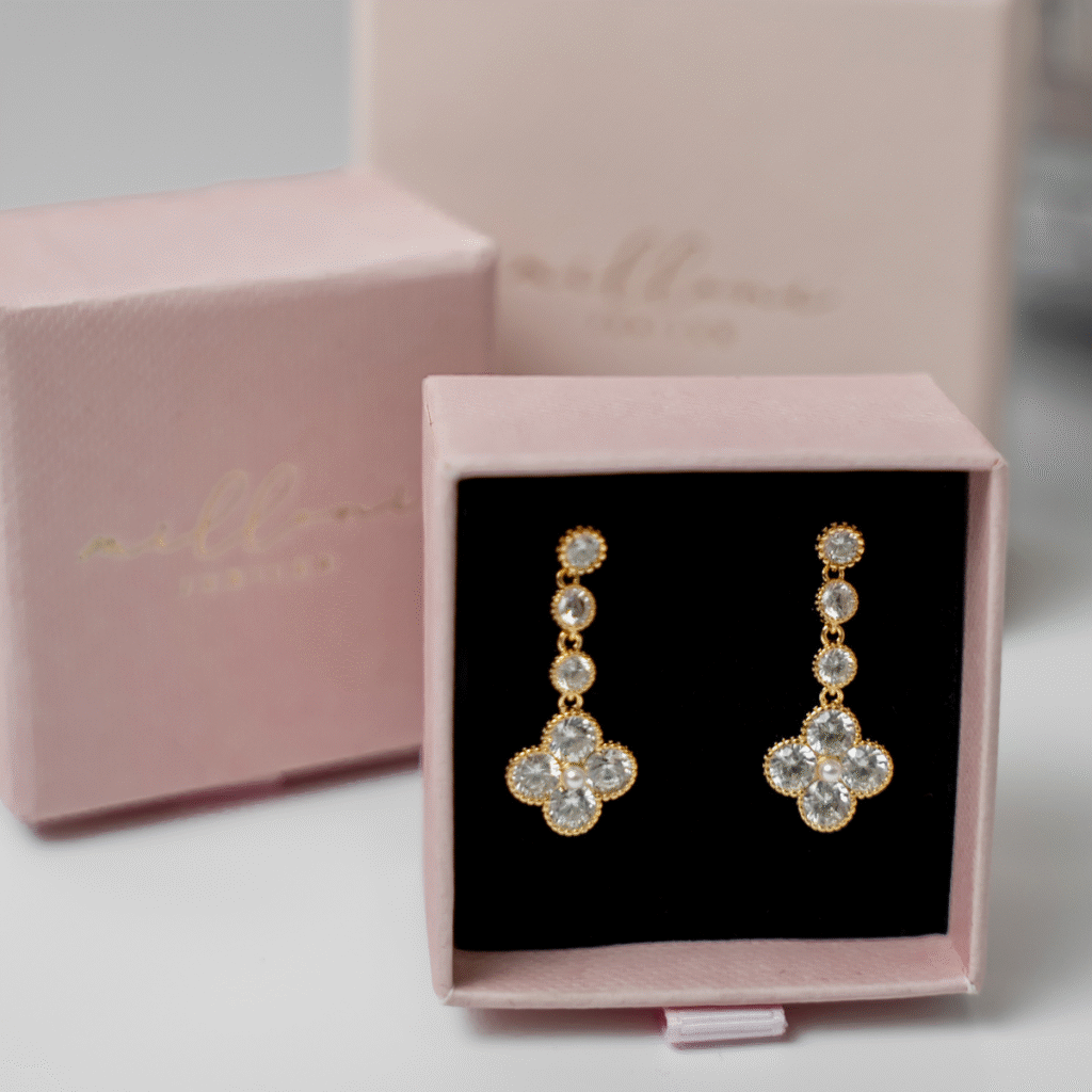 Kolczyki pozłacane wiszące na zatyczkę z cyrkoniami Leora