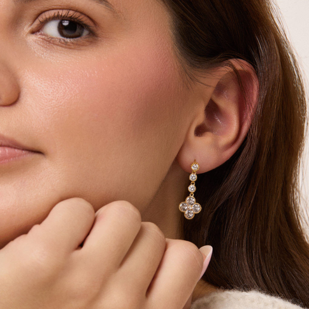 Kolczyki pozłacane wiszące na zatyczkę z cyrkoniami Leora