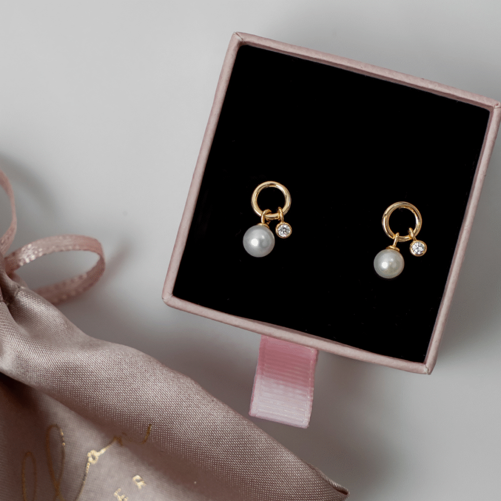 Kolczyki pozłacane wiszące z perłą i cyrkonią Veloria