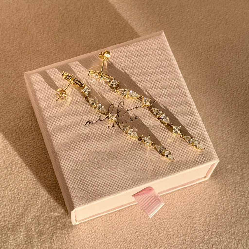 Kolczyki wiszące na zatyczkę bogato zdobione cyrkoniami Lunea