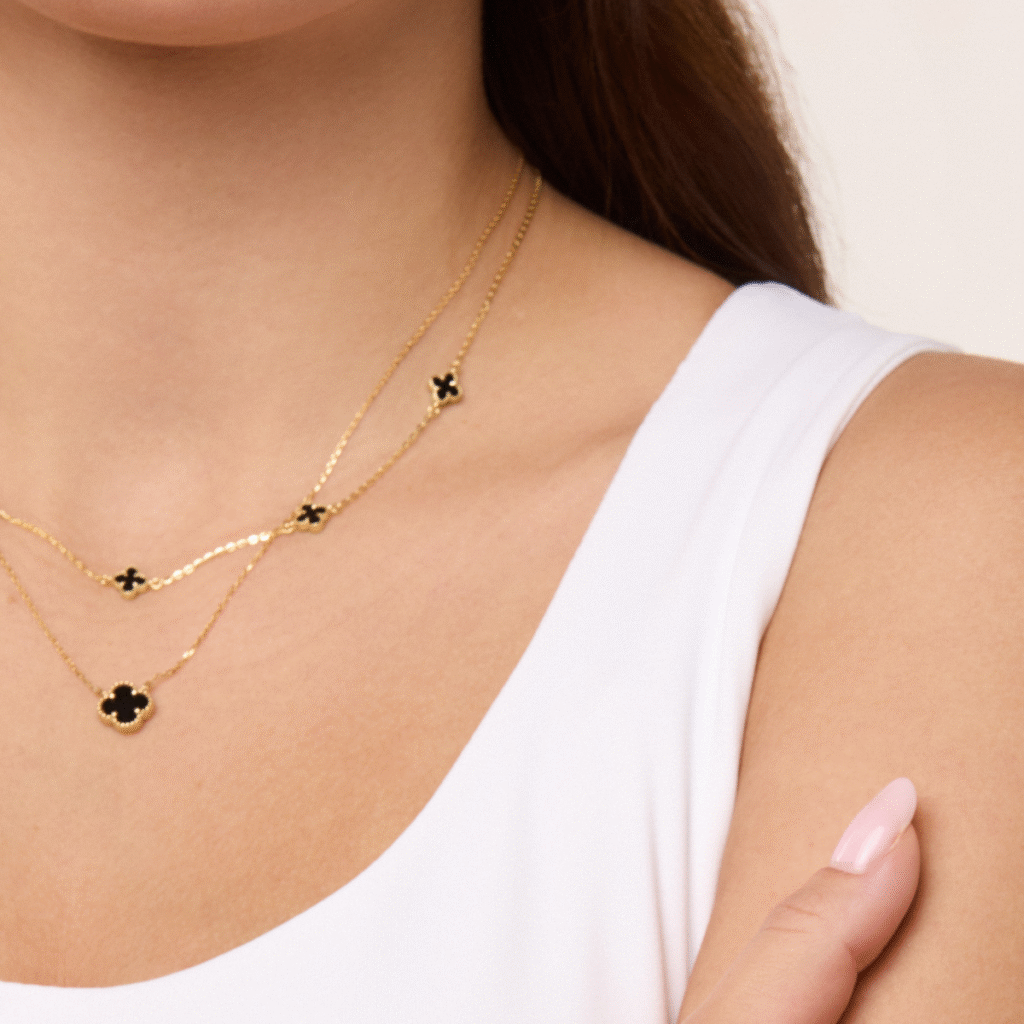 Naszyjnik pozłacany z czarnymi koniczynami marokańskimi Maroko Black