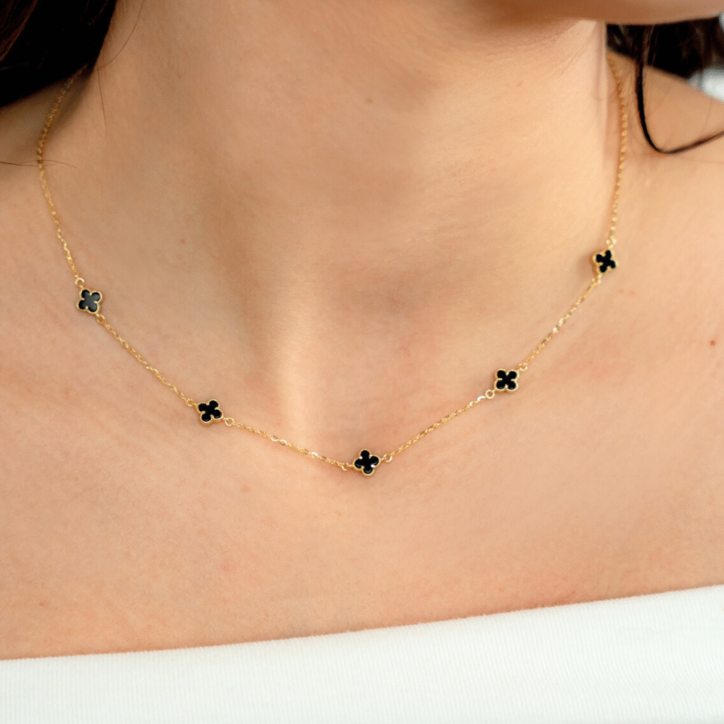 Naszyjnik pozłacany z czarnymi koniczynami marokańskimi Maroko Black