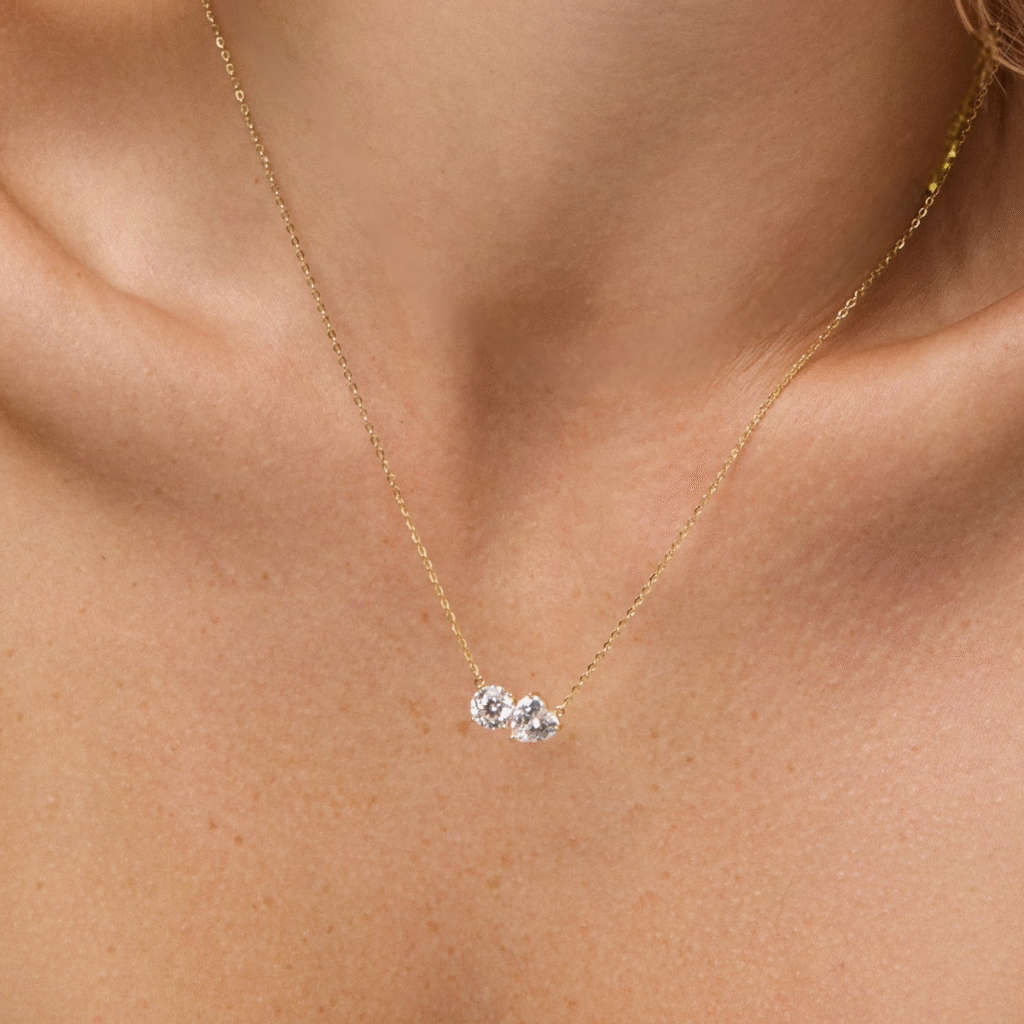 Naszyjnik pozłacany z moissanitami w kształcie serca Esme