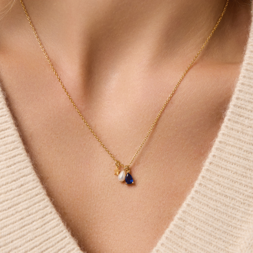 Naszyjnik pozłacany z zawieszką z perłą i cyrkonią Noelle