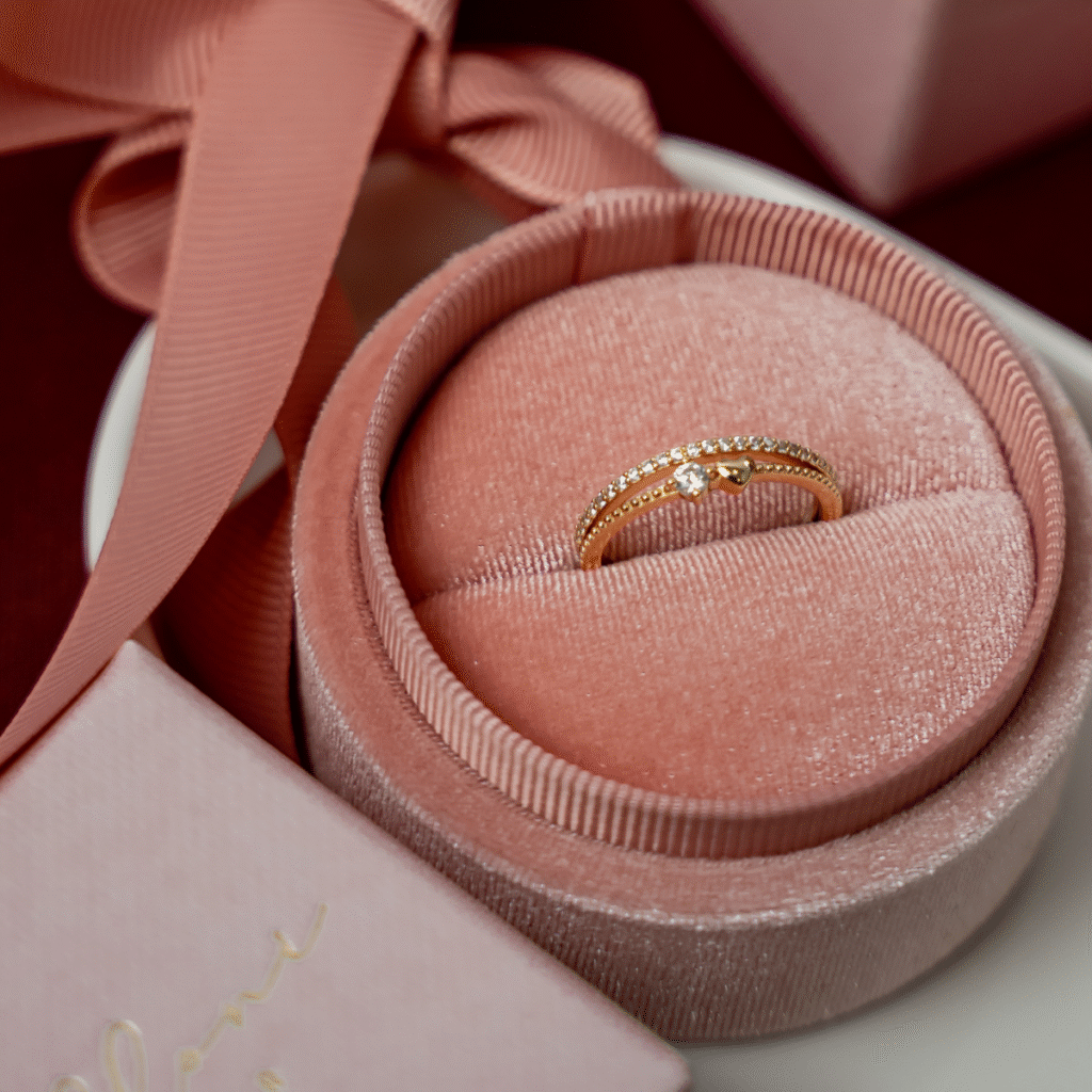 Welurowe opakowanie jubilerskie na pierścionek/ kolczyki pudrowy róż