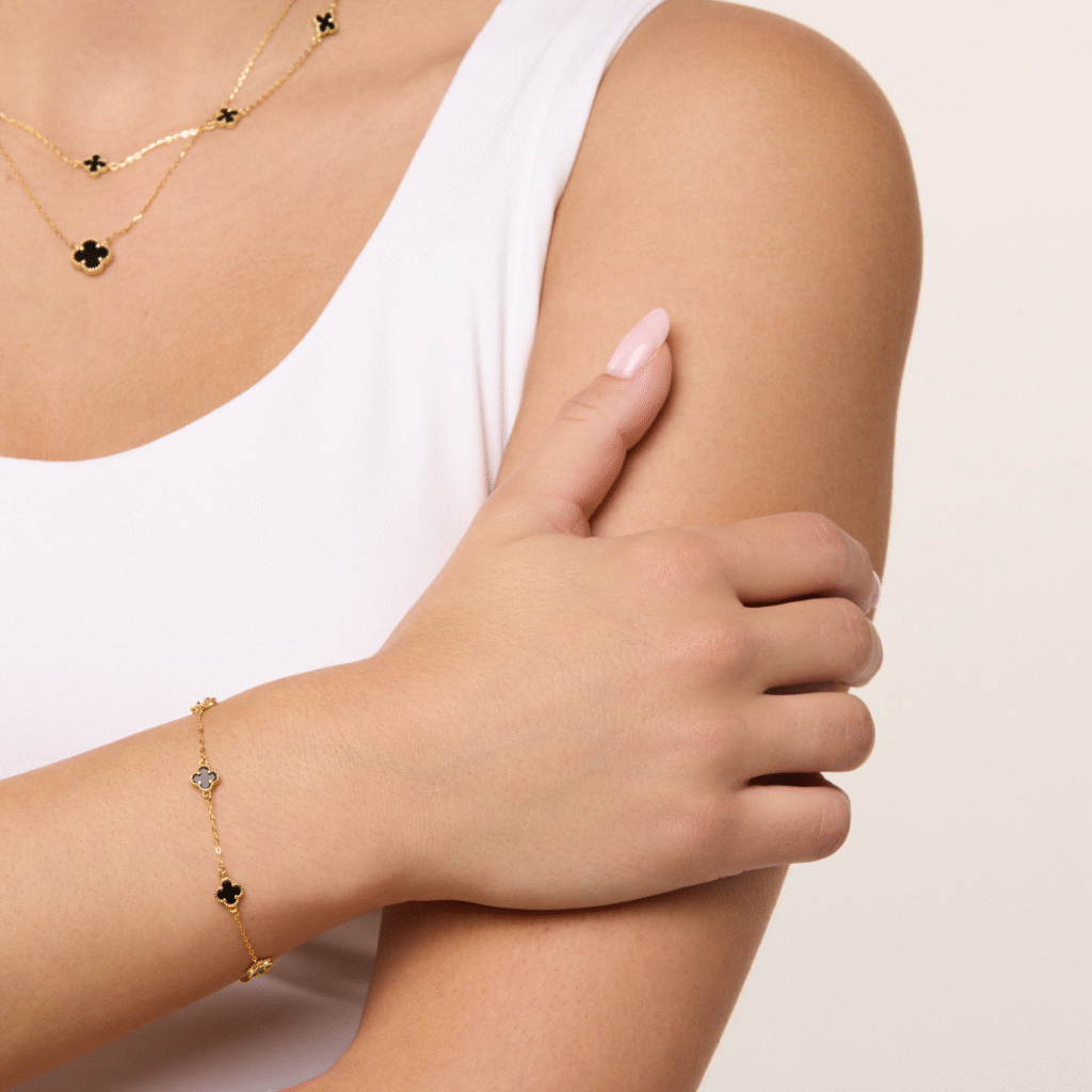 Naszyjnik pozłacany z czarnymi koniczynami marokańskimi Maroko Black