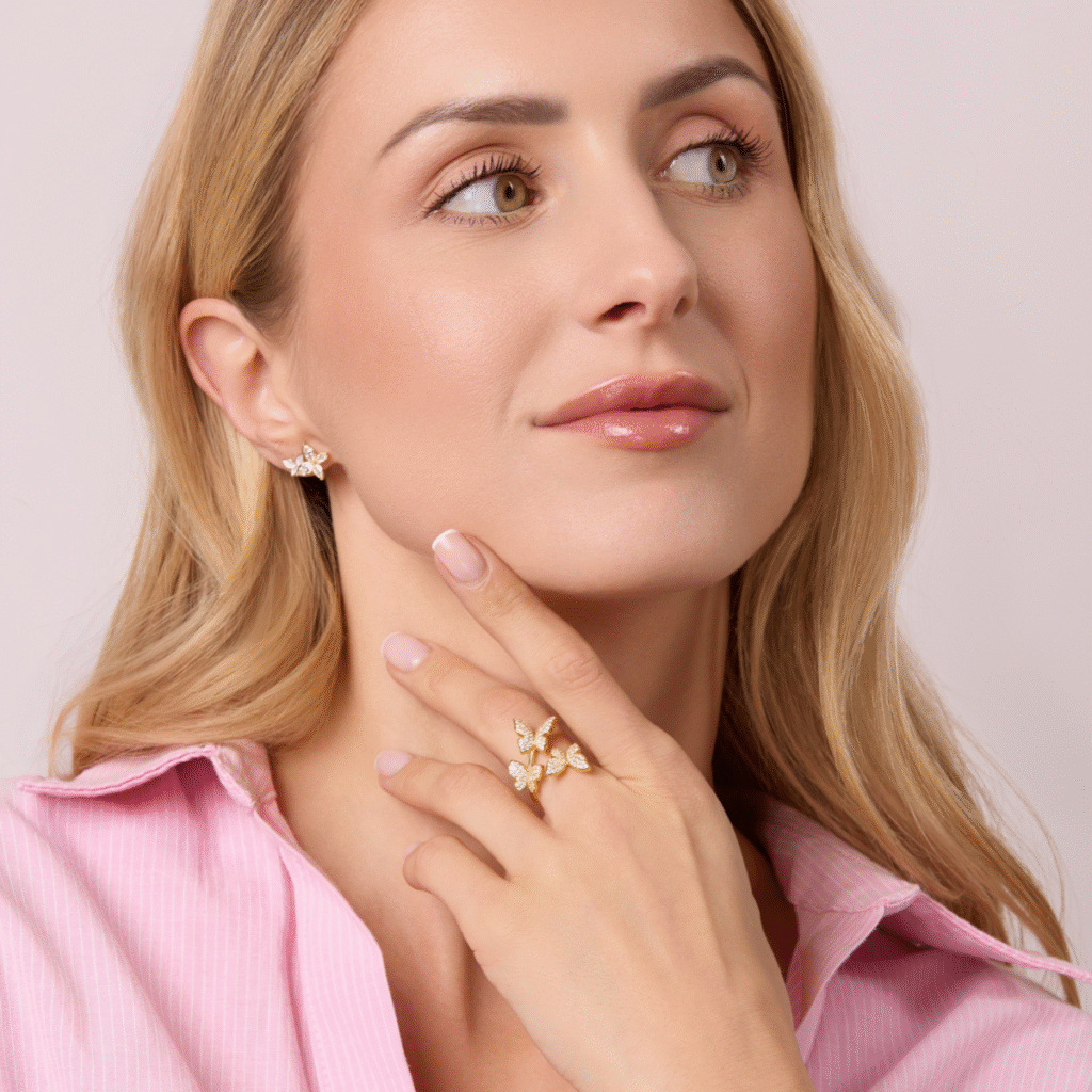 Kolczyki pozłacane w kształcie motyli z cyrkoniami i masą perłową Butterfly