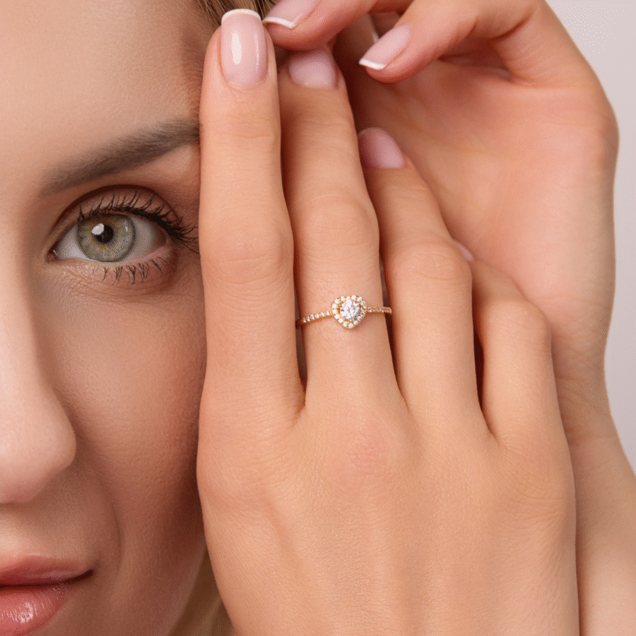 Pierścionek pozłacany bogato zdobiony cyrkoniami w kształcie serca Little Love