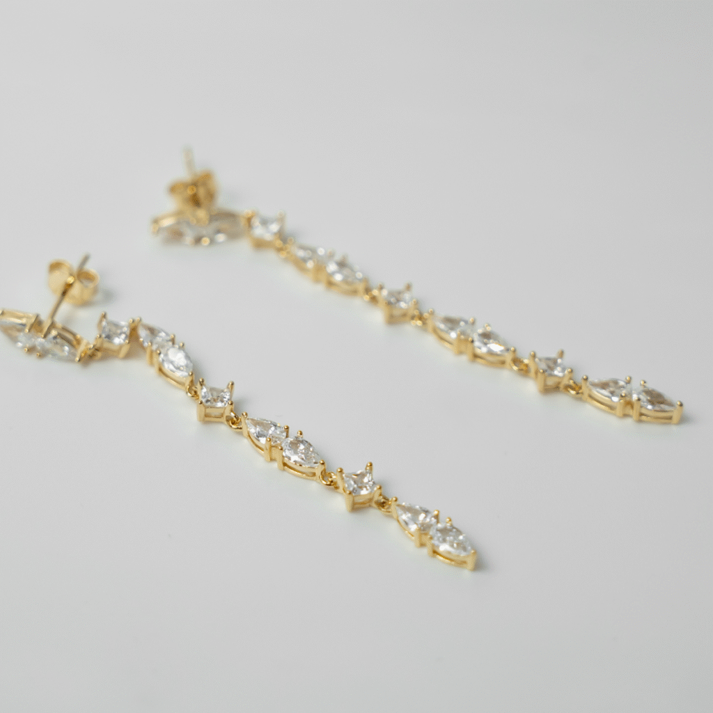 Kolczyki wiszące na zatyczkę bogato zdobione cyrkoniami Lunea